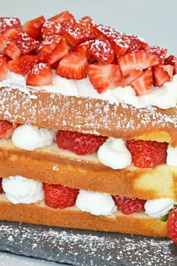 No-Bake Strawberry Shortcake Cake
