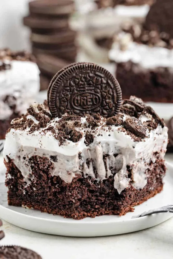 Oreo Pudding Poke Cake