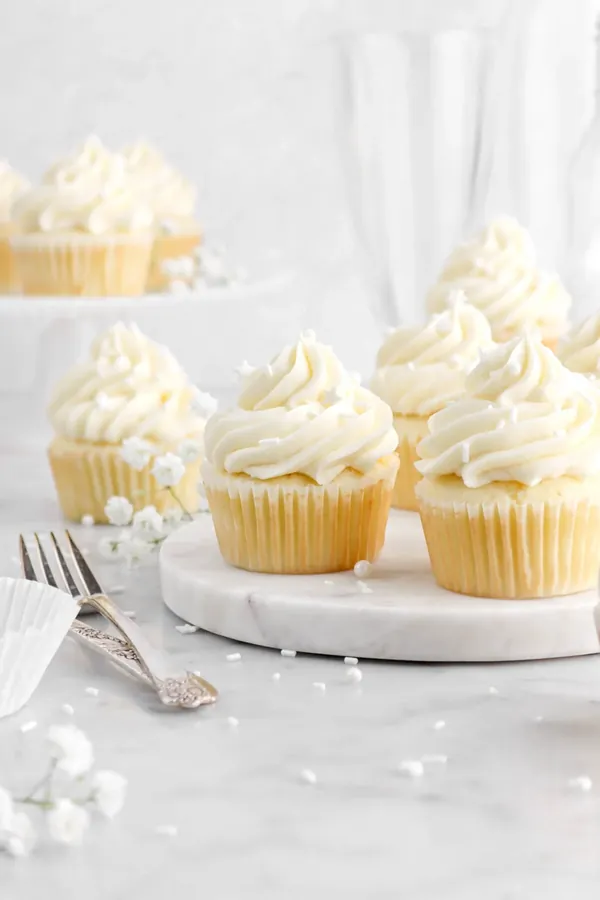 Vanilla Cupcakes With Vanilla Buttercream Frosting