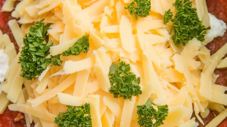 Easy Crockpot Lasagna - Featured