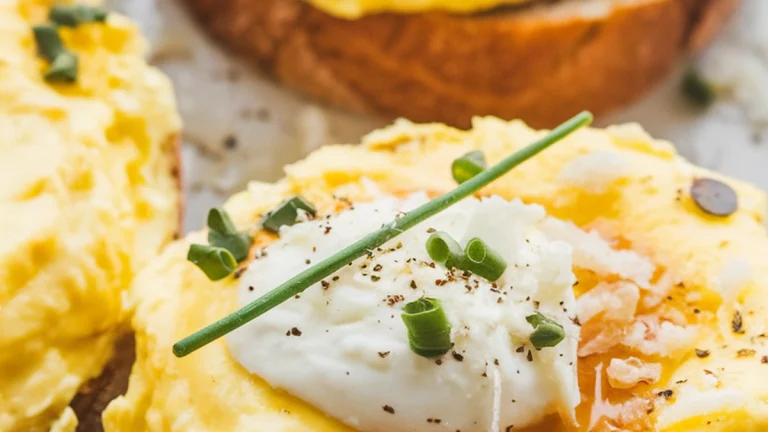 Ricotta Scrambled Eggs - Featured